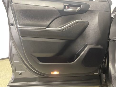 Certified 2024 Toyota Highlander XLE image 17