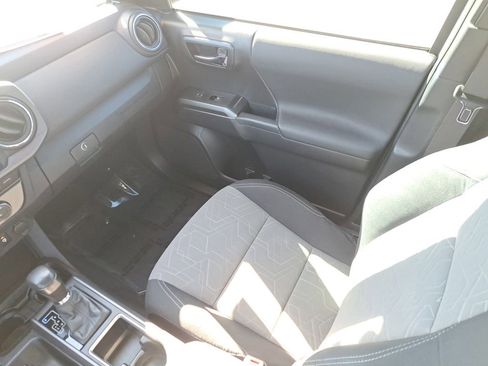 Used 2023 Toyota Tacoma TRD Sport image 12