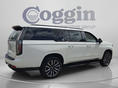 Used 2021 Cadillac Escalade ESV Sport Platinum w/ Heavy-Duty Trailer Package AWD/4WD image 5