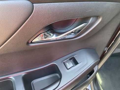 Used 2022 Chevrolet Traverse LT image 44