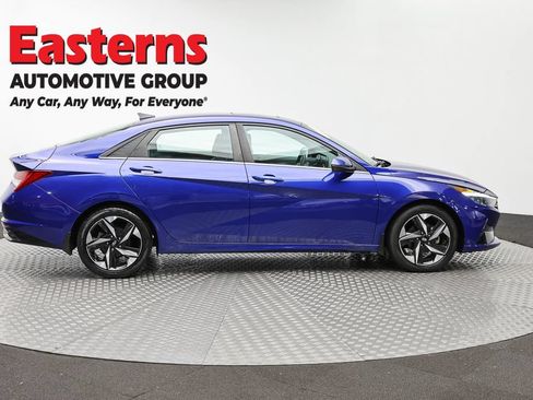 Used 2022 Hyundai Elantra SEL w/ Convenience + Premium Package FWD image 4
