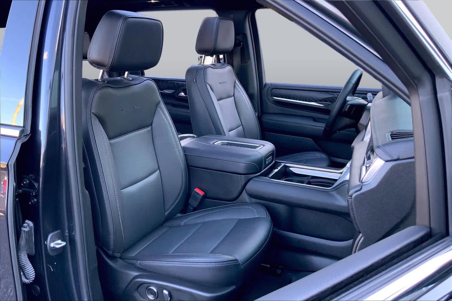 Used 2023 GMC Yukon XL Denali AWD/4WD image 8