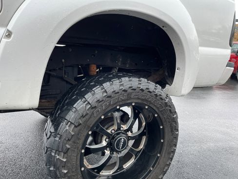 Used 2014 Ford F250 Platinum w/ FX4 Off-Road Package image 20