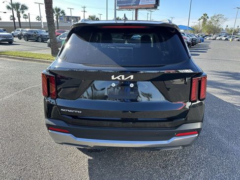 Used 2025 Kia Sorento S w/ Panoramic Sunroof Package image 5