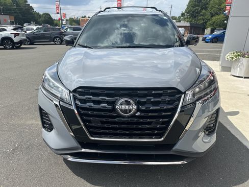 Used 2024 Nissan Kicks SR w/ SR Premium Package FWD image 3