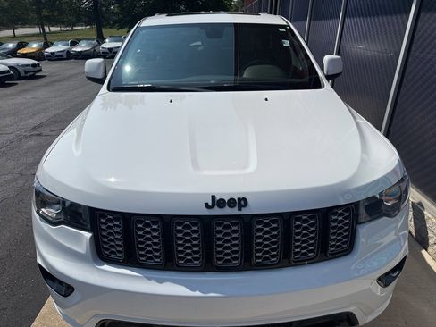 Used 2020 Jeep Grand Cherokee Altitude image 8
