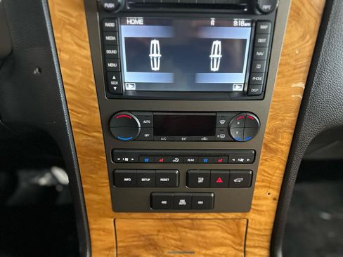 Used 2012 Lincoln Navigator 4WD image 21