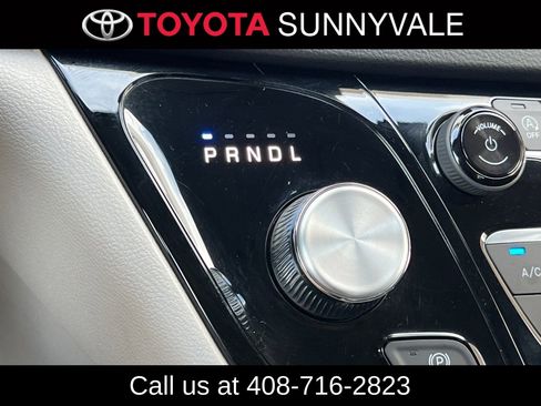 Used 2023 Chrysler Pacifica Touring-L image 26