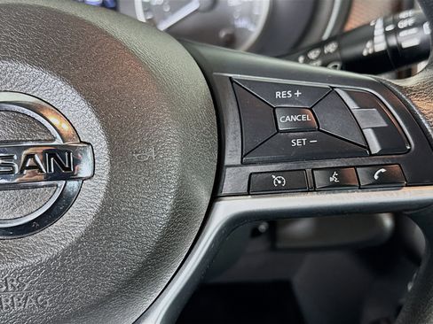 Used 2019 Nissan Kicks SV image 14