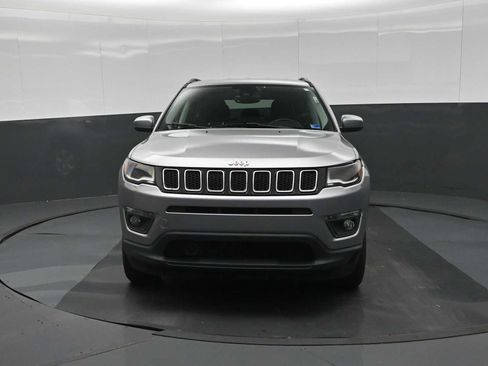 Used 2018 Jeep Compass Latitude w/ Popular Equipment Group AWD/4WD image 3