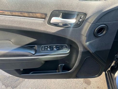 Used 2017 Chrysler 300 C RWD image 22