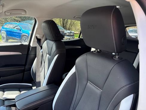 Used 2025 Buick Envision Sport Touring AWD/4WD image 9