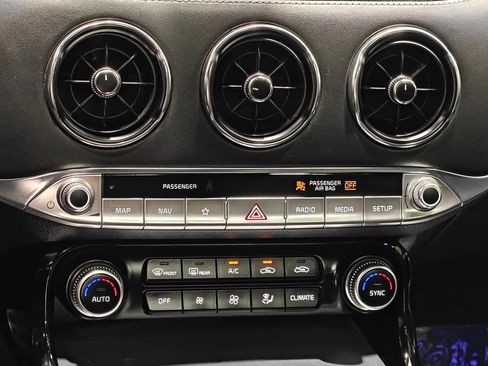 Used 2022 Kia Stinger GT2 RWD image 9