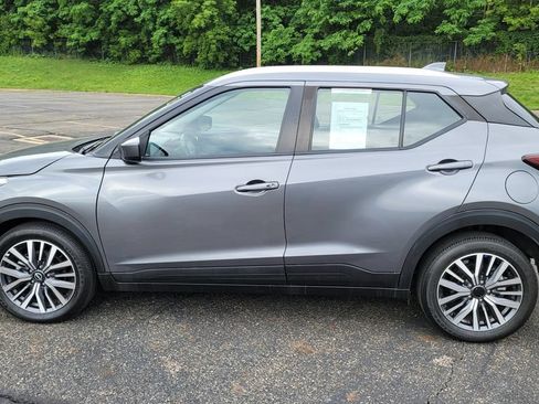 Used 2024 Nissan Kicks SV FWD image 7