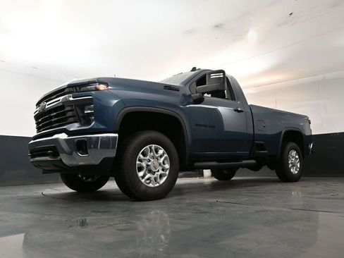 Used 2025 Chevrolet Silverado 2500 LT w/ Convenience Package AWD/4WD image 17