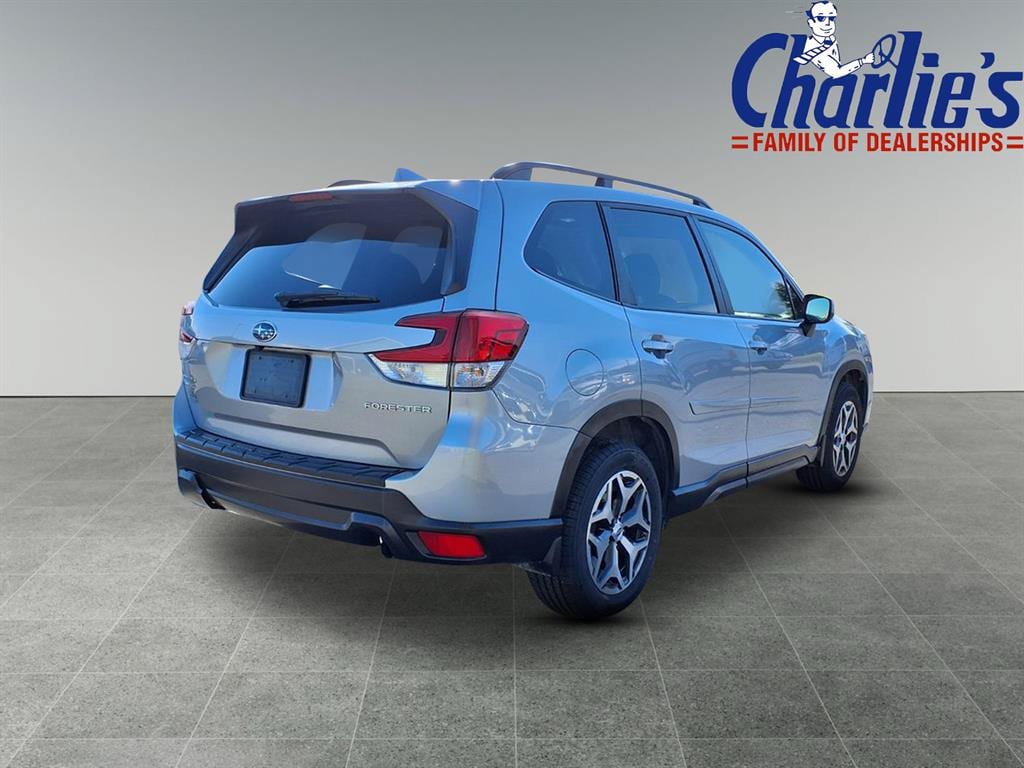 Used 2019 Subaru Forester Premium w/ All-Weather Package AWD/4WD image 4