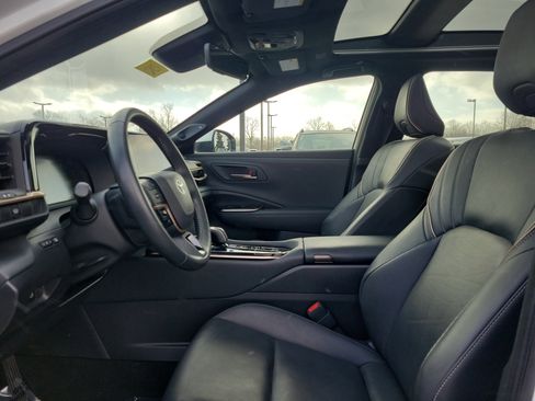 Used 2024 Toyota Crown Limited image 15