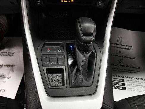 Certified 2022 Toyota RAV4 XLE image 17