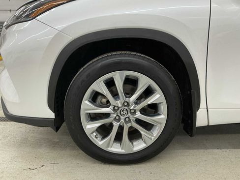 Used 2024 Toyota Highlander Limited image 27