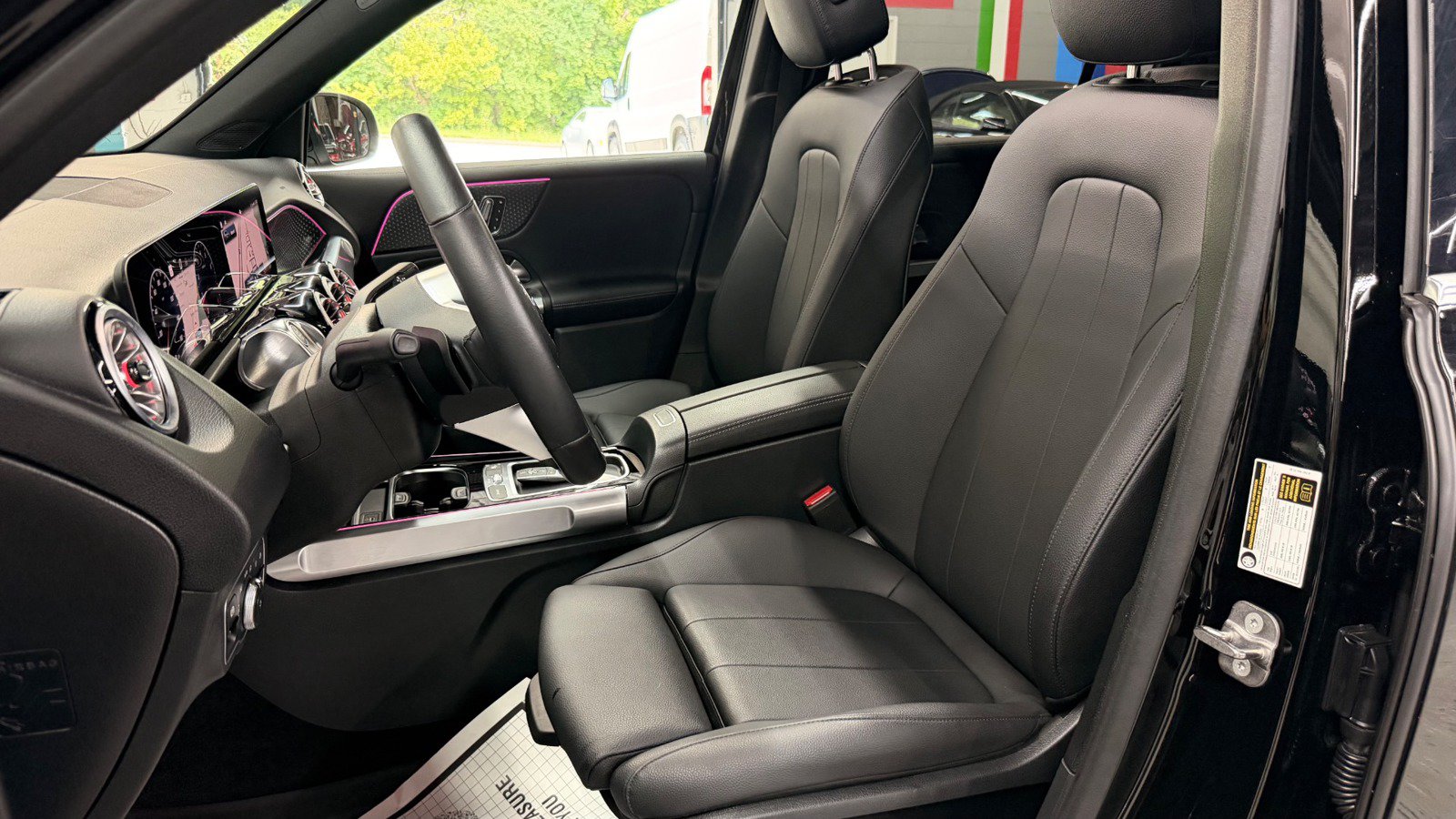 Used 2024 Mercedes-Benz GLB 250 4MATIC w/ Driver Assistance Package image 28