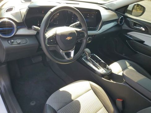 Used 2024 Chevrolet Trax LT w/ Driver Confidence Package image 18