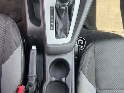 Used 2014 Ford Focus SE FWD image 23