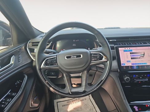 Used 2023 Jeep Grand Cherokee Overland w/ Advanced Protech Group III image 13