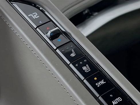 Used 2024 Chevrolet Corvette Stingray Premium Conv w/ Z51 Performance Package image 22