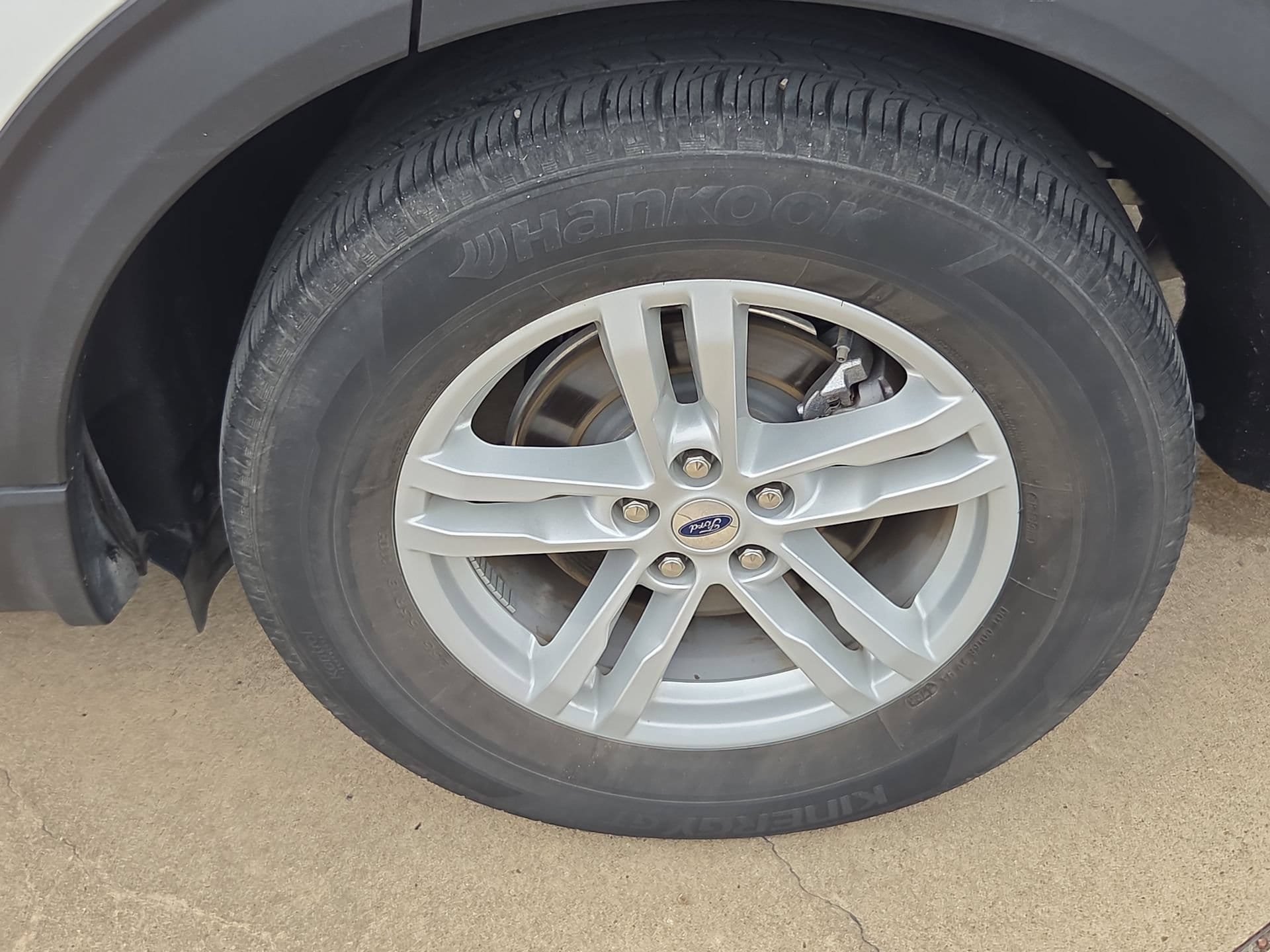 Used 2024 Ford Explorer XLT RWD image 17