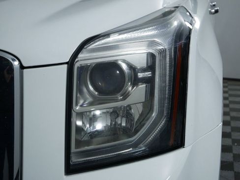 Used 2017 GMC Yukon XL SLT image 10