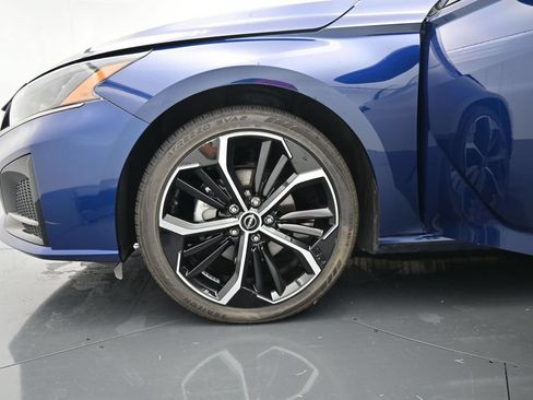 Used 2023 Nissan Altima 2.5 SR FWD image 17