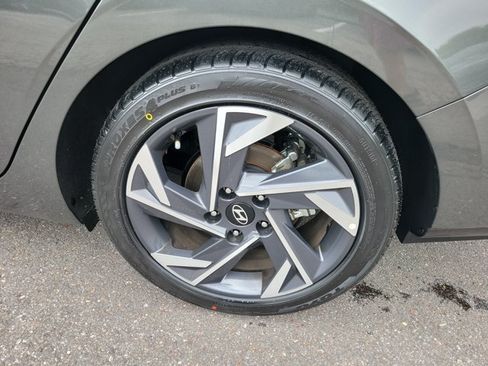Used 2025 Hyundai Elantra Limited FWD image 29