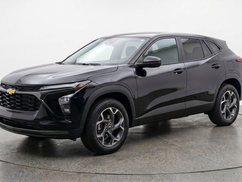 Used 2025 Chevrolet Trax LT FWD image 3