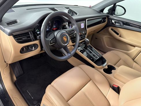 Certified 2026 Porsche Macan AWD/4WD image 4