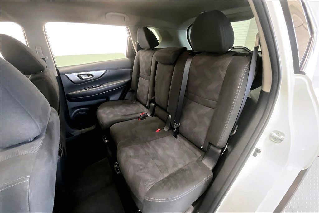 Used 2015 Nissan Rogue SV AWD/4WD image 25
