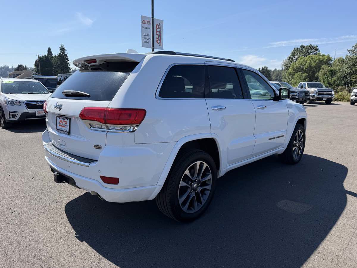 Used 2018 Jeep Grand Cherokee Overland AWD/4WD image 8