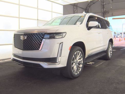 Used 2021 Cadillac Escalade Premium Luxury RWD image 1