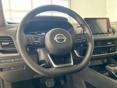 Used 2023 Nissan Rogue SV image 14