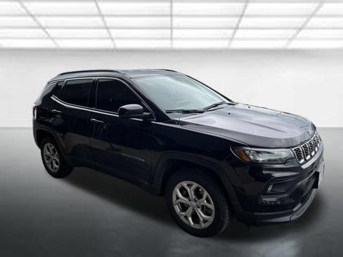 Used 2024 Jeep Compass Latitude AWD/4WD image 1