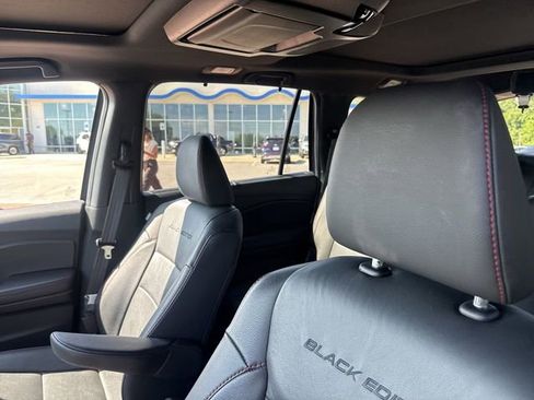 Used 2022 Honda Pilot Black Edition image 11