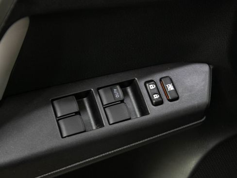 Used 2018 Toyota RAV4 LE AWD/4WD image 20