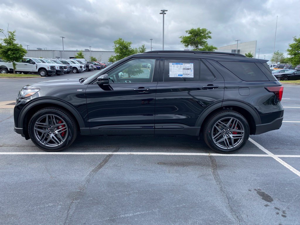 New 2026 Ford Explorer ST-Line w/ ST-Line Street Pack RWD image 4