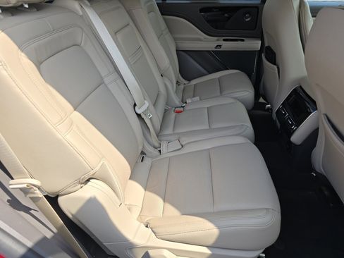 Used 2020 Lincoln Aviator Reserve RWD image 31