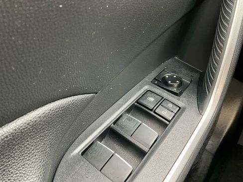 Used 2021 Toyota RAV4 XLE Premium image 25