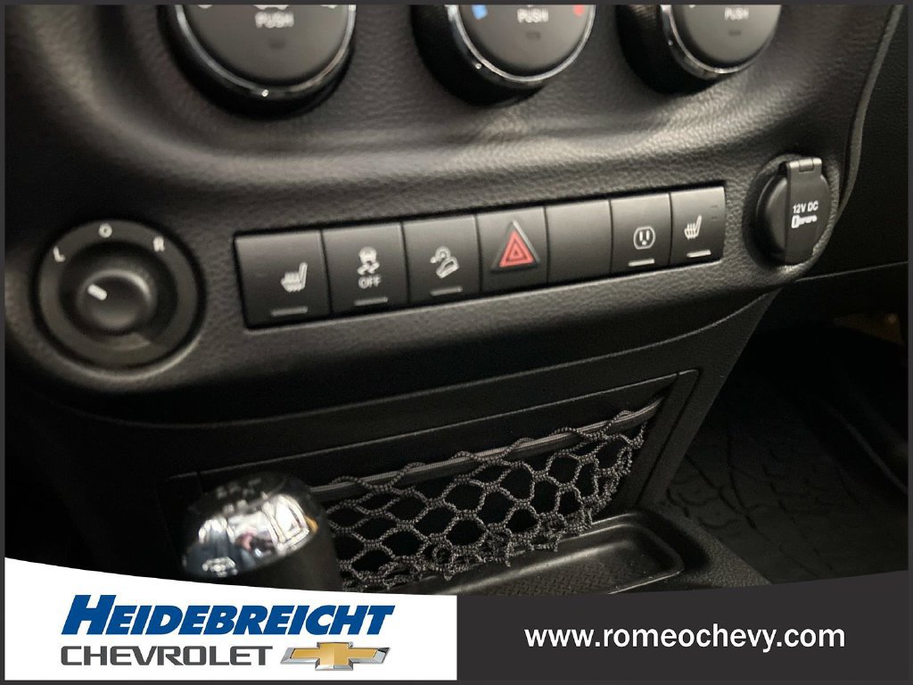Used 2015 Jeep Wrangler Sahara w/ Connectivity Group AWD/4WD image 25