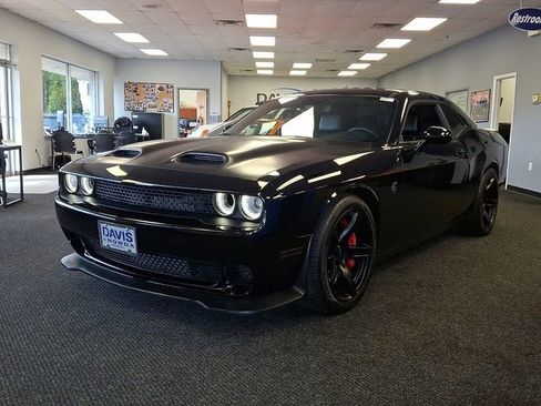 Used 2022 Dodge Challenger SRT Hellcat w/ Plus Package RWD image 3