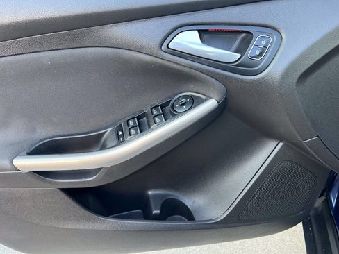 Used 2017 Ford Focus Titanium FWD image 28