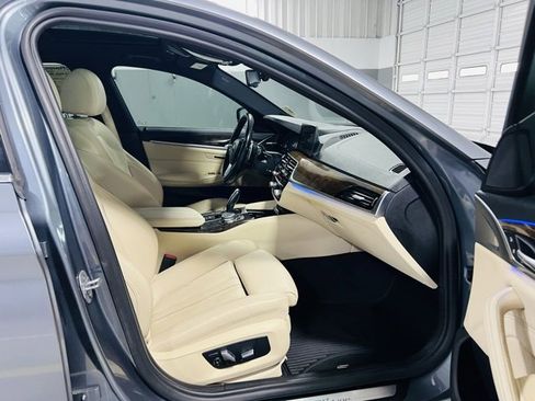 Used 2019 BMW 540i w/ Premium Package image 33