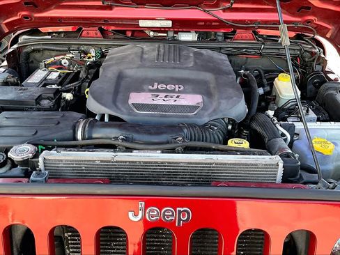 Used 2013 Jeep Wrangler Sport w/ Connectivity Group AWD/4WD image 32