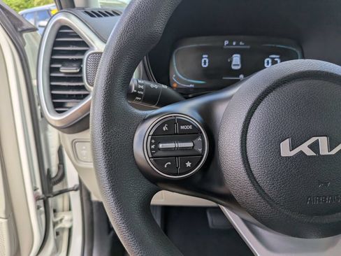 Certified 2025 Kia Soul LX w/ LX Technology Package FWD image 29